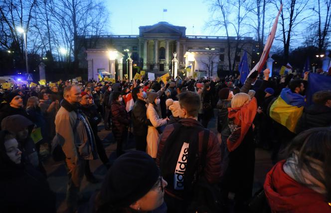 "Kijów-Warszawa jedna sprawa". Kolejny protest pod ambasadą Rosji