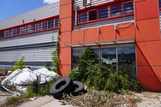 Opuszczony i niszczejący hipermarket w Białymstoku. Kiedyś pierwsza galeria handlowa w mieście