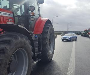 ​Na S5 koło Leszna zaczęła się druga doba rolniczego protestu