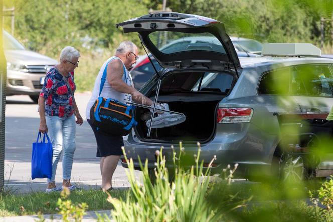 Mama Edyty Górniak wychodzi ze szpitala