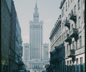 Czysty Pałac Kultury i Nauki w Warszawie - zobacz stare zdjęcia. Tak wyglądał bez warstwy brudu