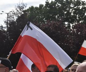 Marsz Milczenia dla Klaudii w Toruniu. „Niech nasza cisza przemówi głośniej niż słowa” [GALERIA]