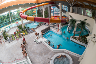 Koronawirus na Śląsku: Zakażony na basenie w Rudzie Śląskiej. Sanepid OSTRZEGA gości!