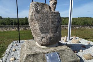 Wycieczka krajoznawcza Muzeum Regionalnego w Siedlcach śladem upamiętnień wojny polsko-bolszewickiej z 1920 roku