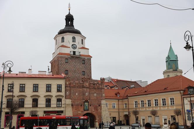 Spacer po centrum Lublina. Czy w mieście czuć już wiosnę?