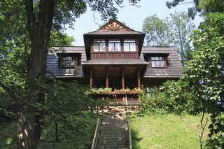 Ta małopolska willa jest perłą architektury. Kiedyś należała do sławnego poety, pioniera Młodej Polski 