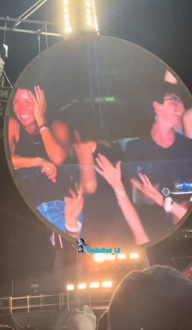 Skandal na koncercie gwiazdy. Żonaty milioner przyłapany na zdradzie z podwładną. Zobaczył to cały świat!