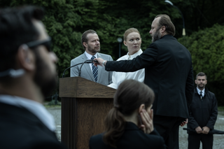 Wotum nieufności, odcinek 1: Daria Seyda (Katarzyna Dąbrowska), Adam Chronowski (Grzegorz Małecki), Hubert Korodecki (Leszek Lichota)