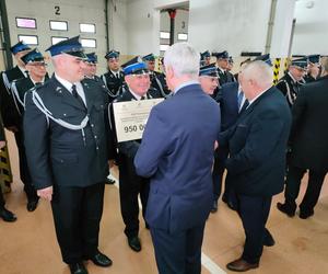 Łomża. Strażacy ochotnicy dostali promesy na zakup wozów strażackich