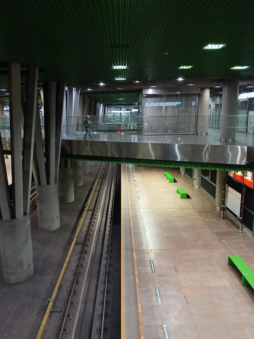 Peron 3. linii metra na stacji M2 Stadion Narodowy w Warszawie