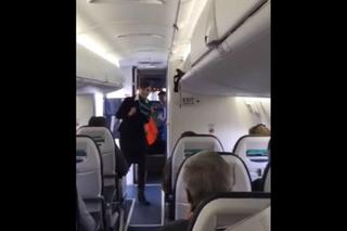 Stewardessa tańczy do Uptown Funk Bruno Marsa dla pasażerów samolotu [VIDEO]