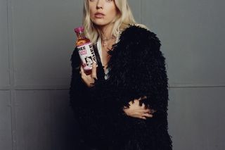 Muzyka, smak i design – OSHEE prezentuje relaunch kategorii lemoniad i Live sesję „TOM YUM” w wyjątkowej współpracy Darii Zawiałow z Braćmi Kacperczyk