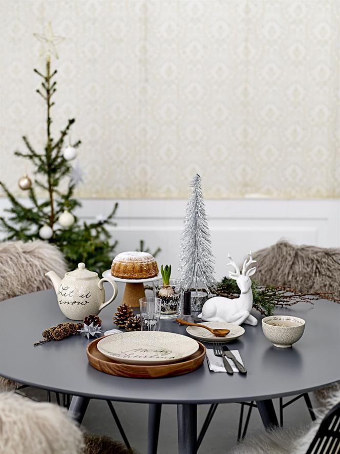 Świąteczny stół w stylu skandynawskim