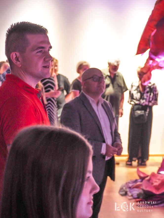 Wystawę przestrzennych prac Weroniki Anny Michalak „Odrealnienie” do 26 września można oglądać w Galerii PROwizorium w Łukowie