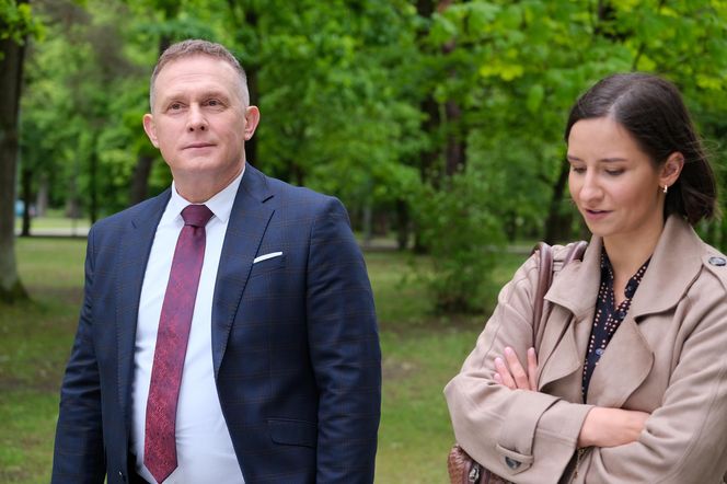 M jak miłość, odcinek 1883: Burzliwa historia romansu Rogowskiego i Elsy. To dlatego Artur zostawił ukochaną, która była z nim w ciąży - ZDJĘCIA