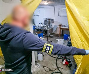 CBŚP rozbiło gigantyczną fabrykę leków