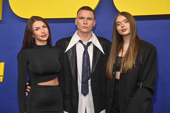 Bart Pniewski z córką i ukochaną na celebryckiej imprezie. Światowo?