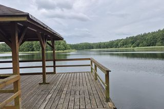 To jezioro pod Olsztynem przyciąga tajemniczą aurą. Trzeba zachować tam absolutną ciszę