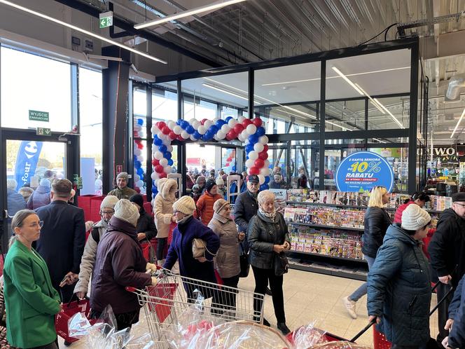 Tłumy gorzowian pojawiły się na otwarciu hipermarketu Carrefour w pasażu handlowym S1