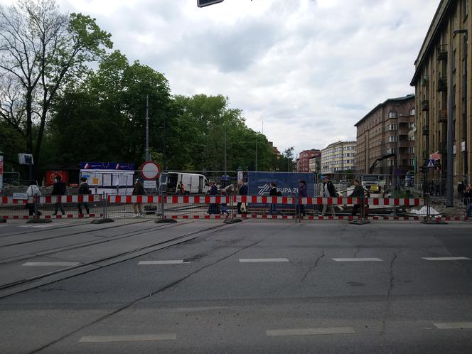 "Apokalipsa" na Al. Trzech Wieszczów. Rozkopane ulice, horror na drogach