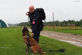 Jarika, suczka owczarka belgijskiego, po latach pracy w policji przeszła na emeryturę