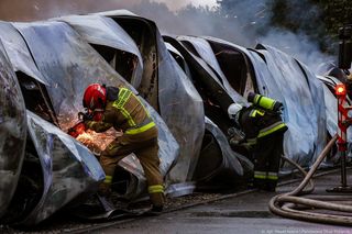 Wielki pożar w Kędzierzynie-Koźlu. Hurtownia stanęła w ogniu, na miejscu 150 strażaków [ZDJĘCIA]
