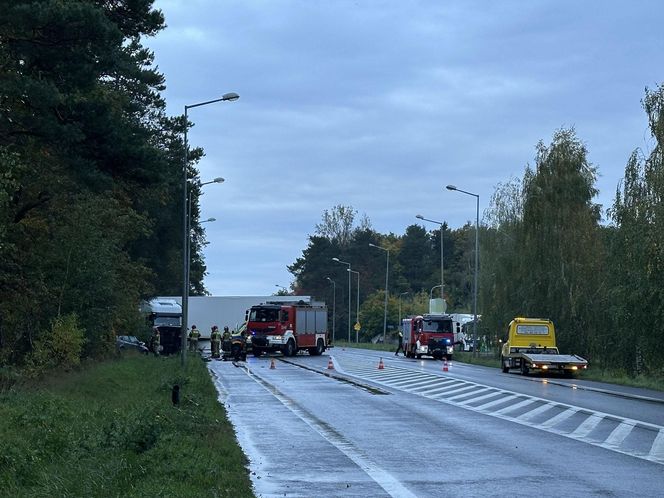 Piotrków Trybunalski. Śmiertelny wypadek kierującej saabem. Zginęła na oczach dzieci [ZDJĘCIA].