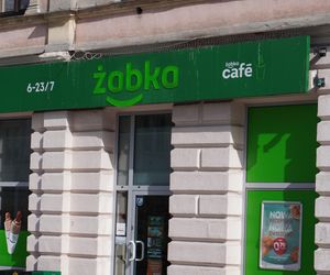 Sklepy Żabka w Wielkanoc. Kiedy będą czynne? Sprawdź!