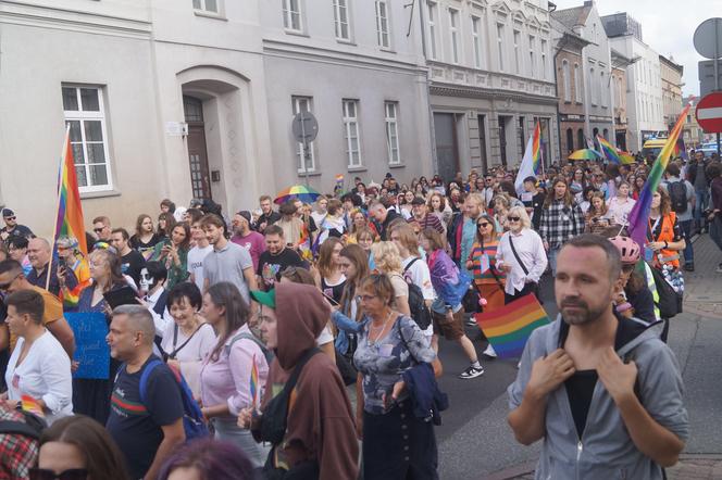 II Marsz Równości w Bydgoszczy pod hasłem "Wybierz miłość” [ZDJĘCIA]