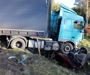 Ciężarówka zmiażdżyła auto nauki jazdy
