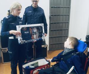 Olaf został najmłodszym policjantem w Małopolsce. Dzień 14. urodzin zapamięta na długo