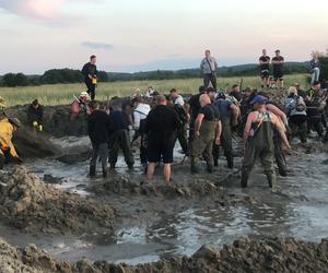 Poszukiwacze bursztynu w Rewie. Jak wyglądają poszukiwania złota Bałtyku? 