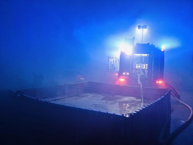 Pożar w Andrzejkach. Strażacy walczyli o uratowanie zwierząt i domu