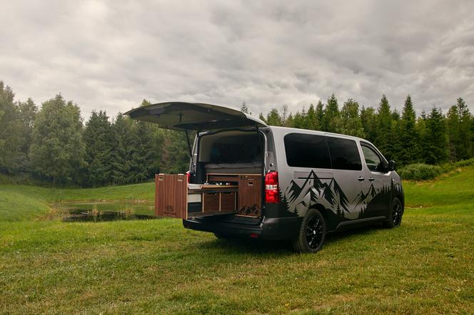 Toyota Proace Verso Kamper Tour Box zbudowana przy współpracy z firmą Escape Vans