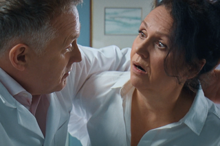 M jak miłość, odcinek 1709: Marysia (Małgorzata Pieńkowska), Artur (Robert Moskwa)