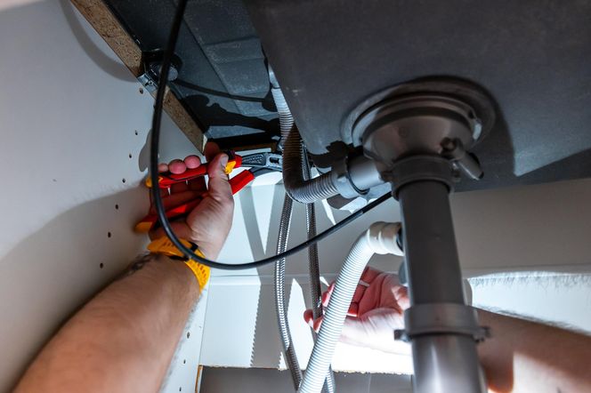 Murator Remontuje: Wymiana baterii kuchennej i montaż filtra