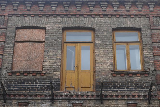 Opuszczona zabytkowa kamienica przy ul. Sienkiewicza w Białymstoku