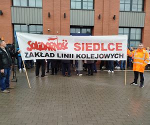 Pracownicy Zakładu Linii Kolejowych pikietowali w Siedlcach! Poparli ich siedleccy radni