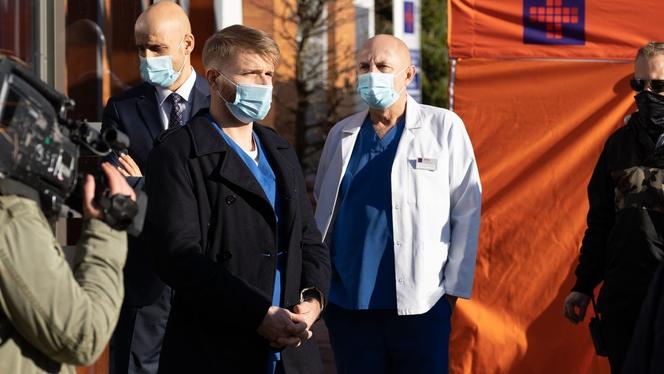 Na dobre i na złe, odcinek 803, Maks (Tomasz Ciachorowski), Konica (Rafał Koszucki), Mazur (Igor Michalski)