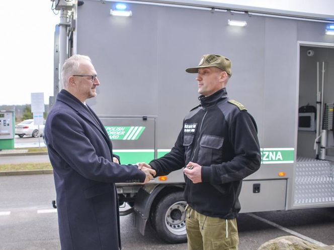 Straż graniczna na Warmii i Mazurach otrzymała nietypowy pojazd. Będzie wykorzystywany na lotnisku [ZDJĘCIA]