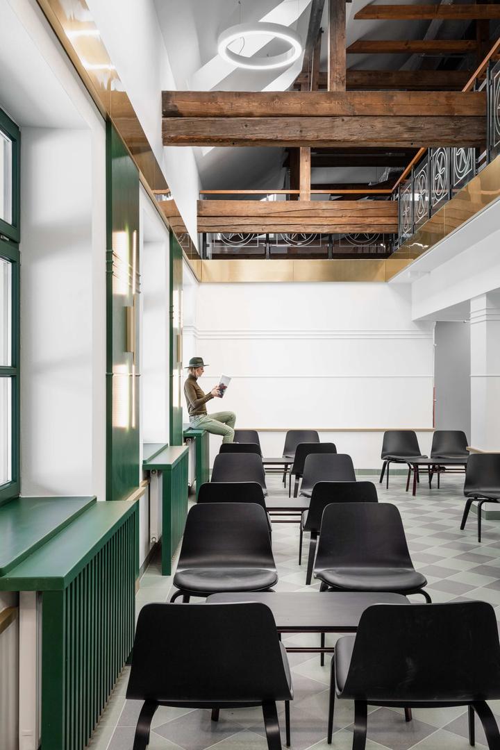 Wnętrze dworca w Zakopanem