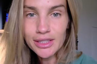 Karolina Gilon jest przeciwna dzieciom przed ekranami w samolotach. „Ciekawe, co byś zrobiła, jakbyś miała trójkę dzieci”