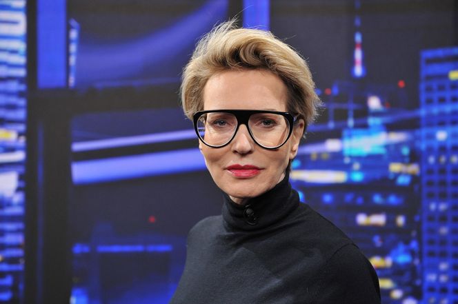 Paulina Smaszcz w prześwitującej sukience. Bordowa szminka to dopiero początek