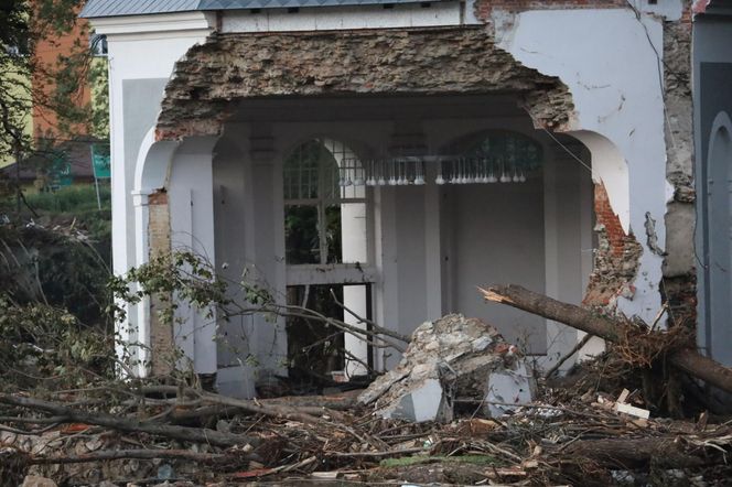 Dotarliśmy do odciętego od świata Stronia Śląskiego. Wstrząsający obraz zniszczeń. 