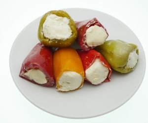 Mini papryczki nadziewane serem i zapiekane [zdrowa, kolorowa przekąska]