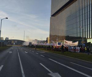 Protest w Katowicach. Tysiące związkowców na ulicach. Padły mocne słowa o „zbrodniczej ideologii”