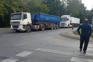 Blokada drogi przed wysypiskiem śmieci w Sosnowcu 