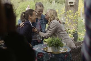 M jak miłość po wakacjach. Magda (Anna Mucha), Julia (Marta Chodorowska), Nadia (Mira Fareniuk)