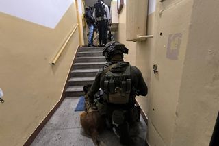 Przerażająca historia z Otwocka. 43-latek strzelał do młodej pary w samochodzie. Ciężko sobie wyobrazić, co przeżyli