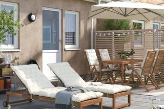 Leżak ogrodowy: drewniany, metalowy czy z technorattanu? Zobacz meble ze znanych sklepów